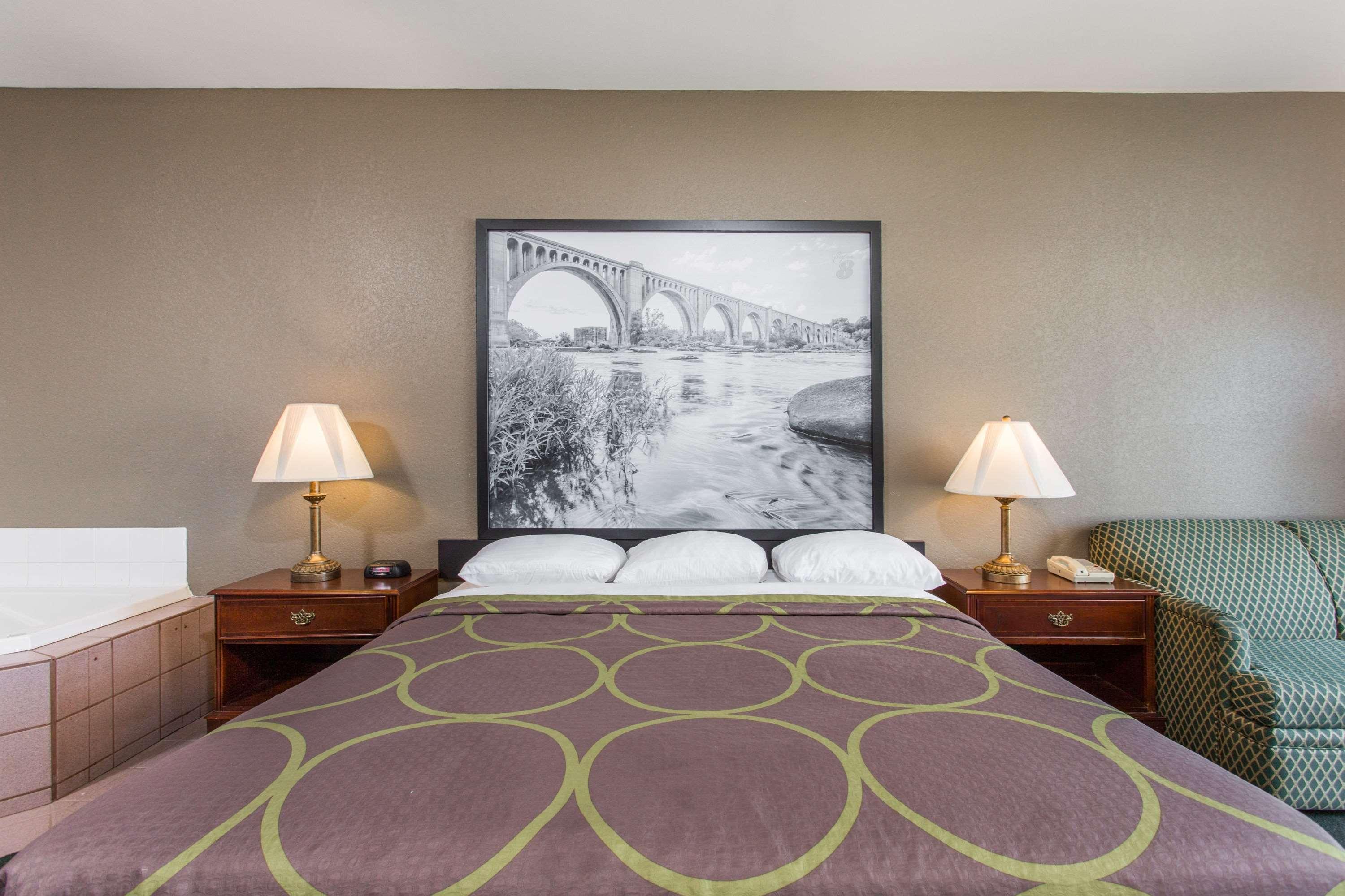 Super 8 By Wyndham Petersburg Motel Екстериор снимка