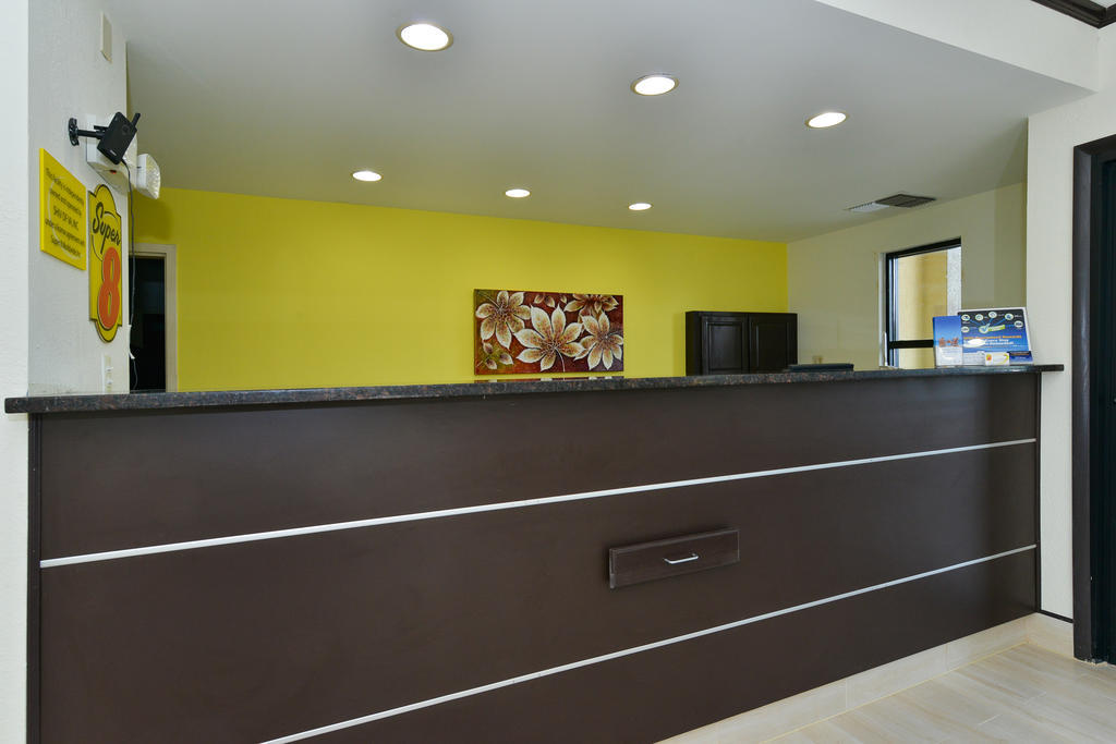 Super 8 By Wyndham Petersburg Motel Екстериор снимка
