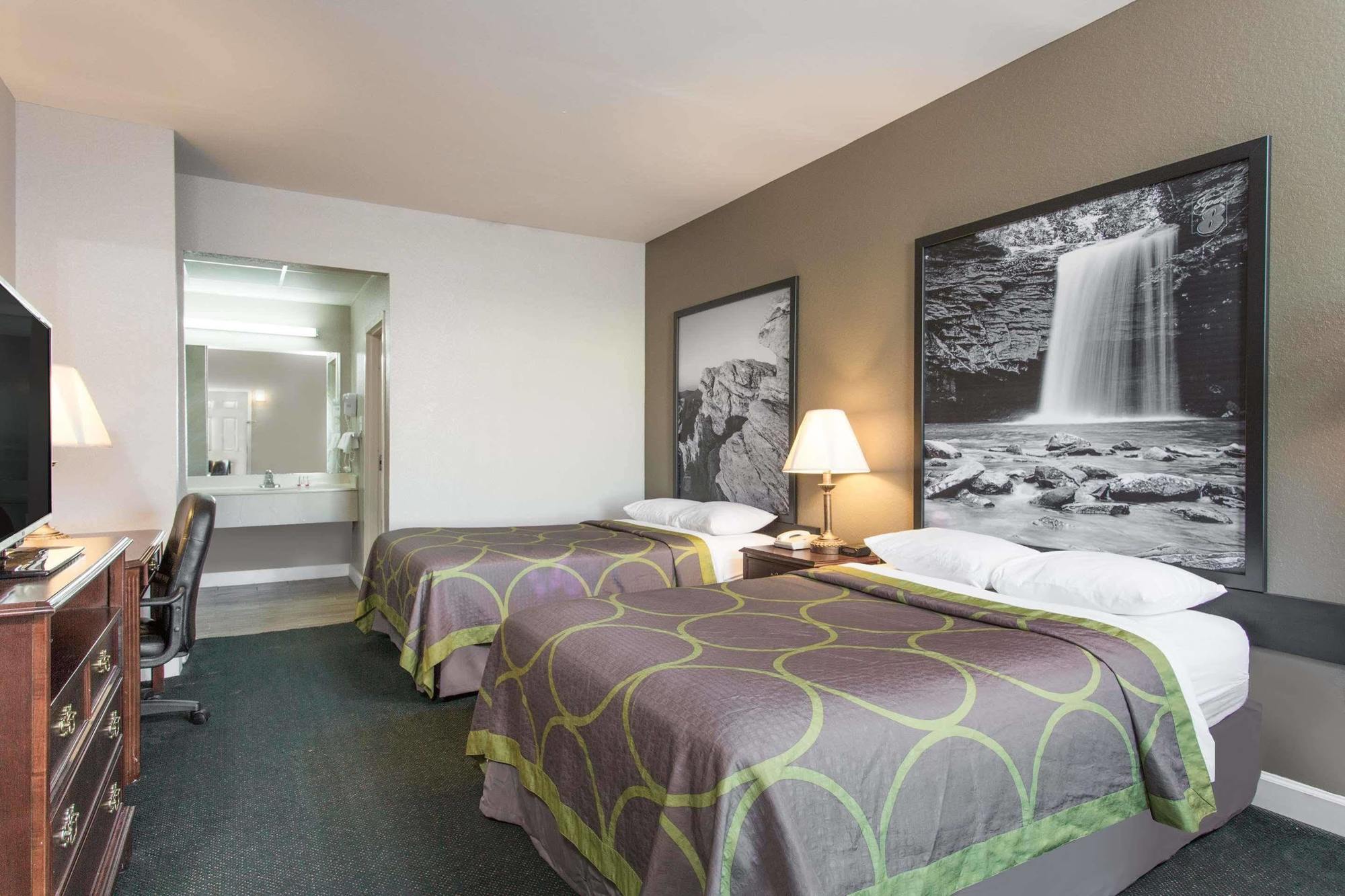 Super 8 By Wyndham Petersburg Motel Екстериор снимка